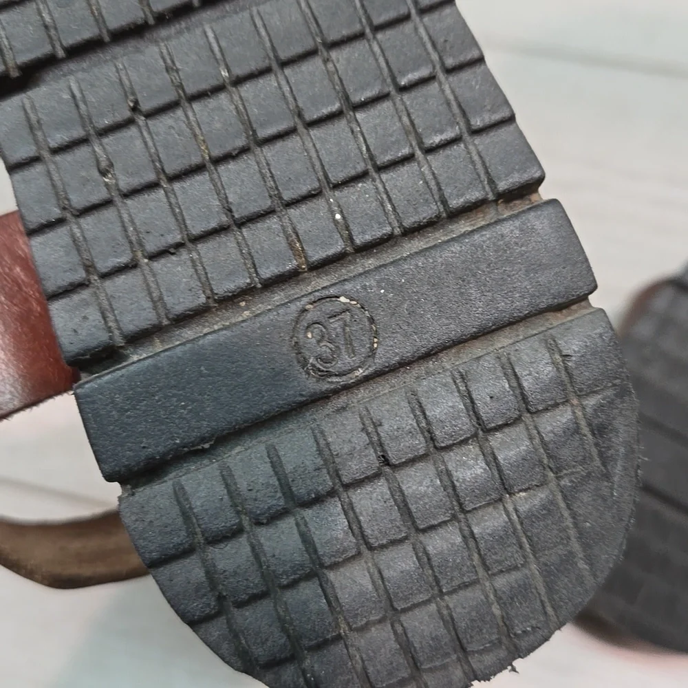 Sundance Leather Toe Loop Platform Buckle Sandals sz 37 / 6.5 - Picture 13 of 13